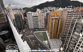 Studio Diamond JF com piscina, academia e opção de vaga privativa